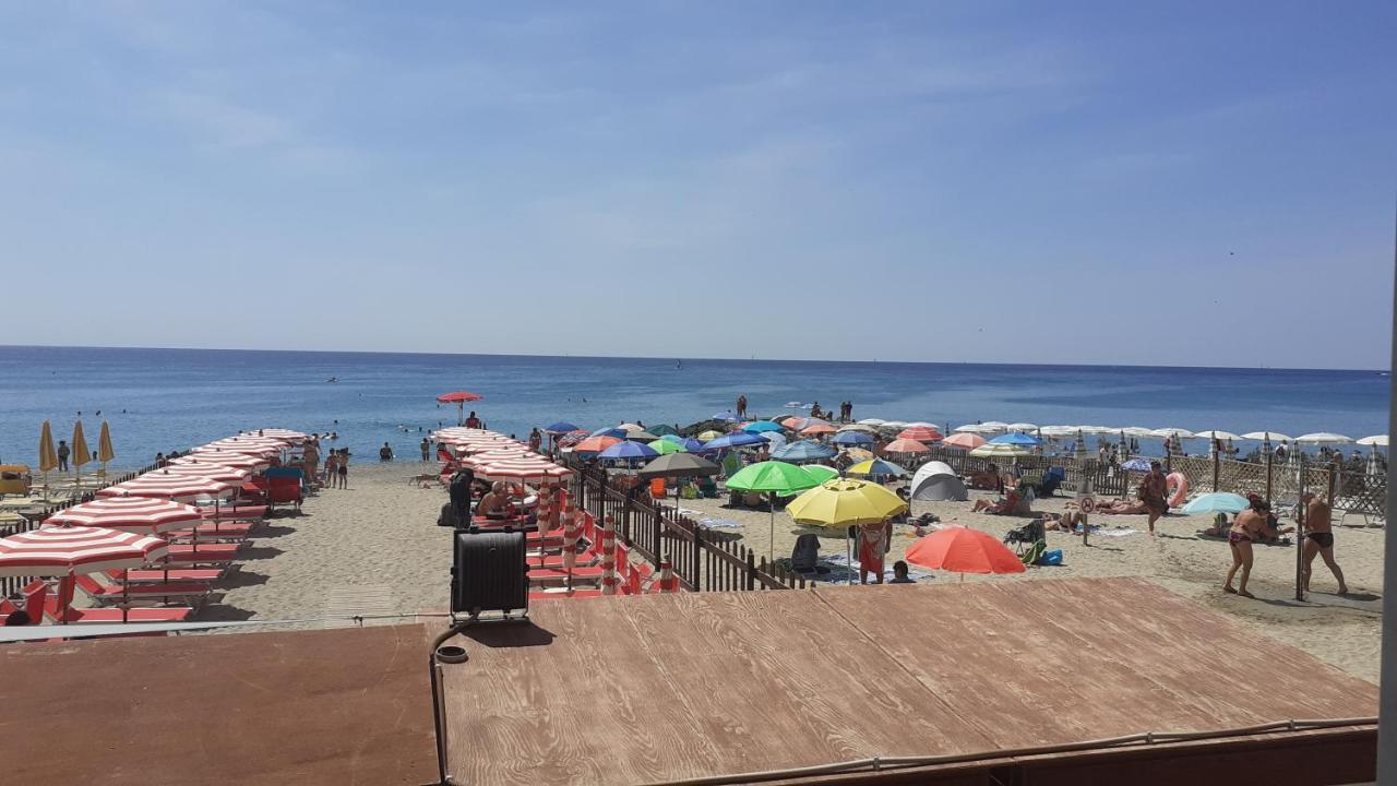 La Casa Di Pepe Apartment Pietra Ligure Exterior foto